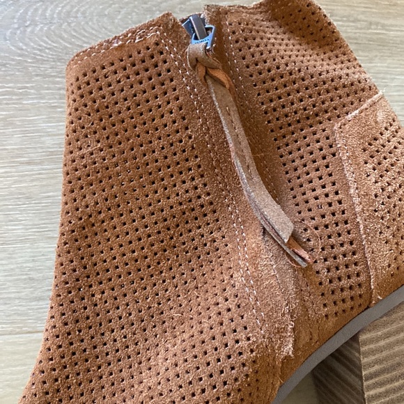 TOMS Majorca Peep Toe Bootie Women's Toe Open Shoes, Tan Suede Embossed - Picture 5 of 10